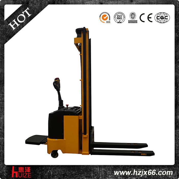 全電動堆高車(三門架) 全電動堆高車(三門架)